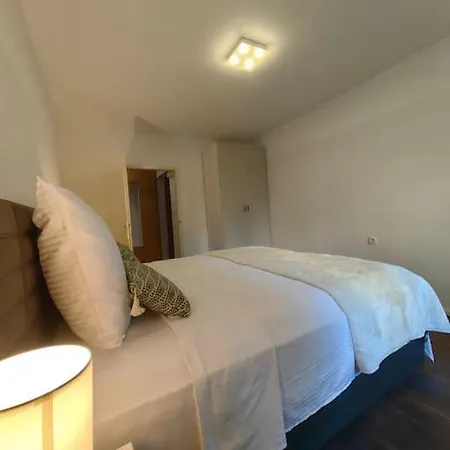 New 1 Bedroom Near Center And * Спліт