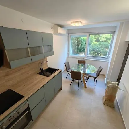 Apartment New 1 Bedroom Near Center And *