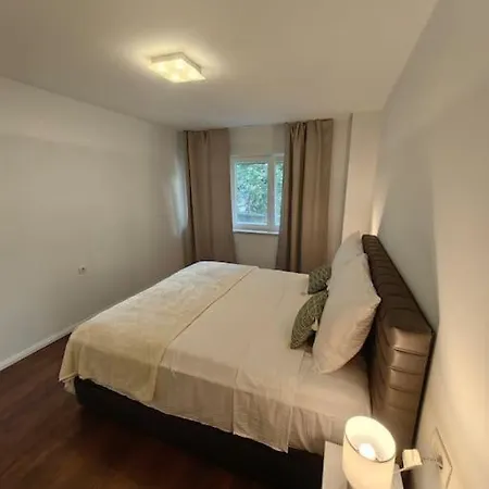 Lejlighed New 1 Bedroom Near Center And Split