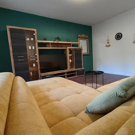 New 1 Bedroom Near Center And Apartment